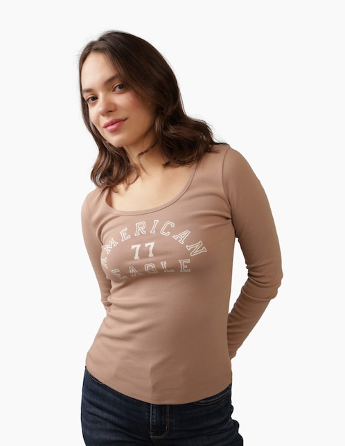 Playera manga larga American Eagle Scoop Neck Graphic-Tee cuello redondo para mujer